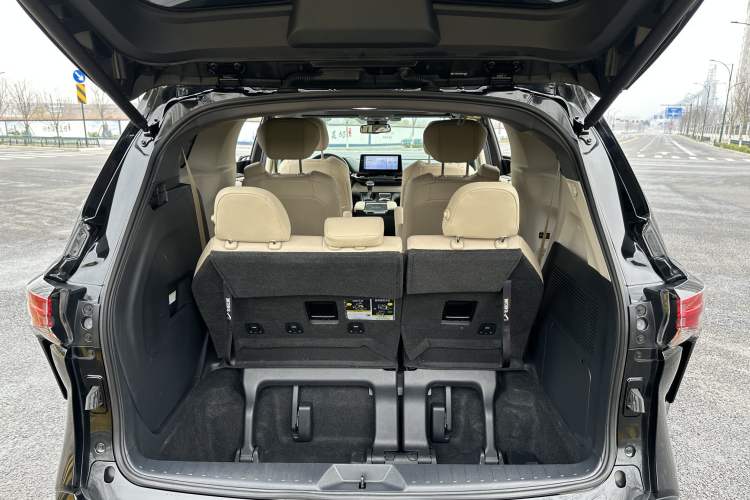 Used Toyota Sienna 2021 2.5L Hybrid Premium Edition