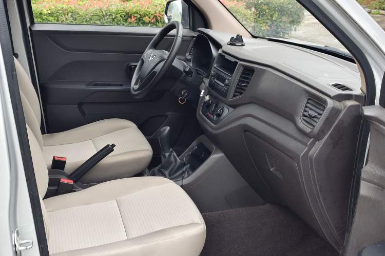 Used Wuling Hongguang V 2020 1.2L Jingqu Edition Window-Sealed Vehicle China VI LSI
