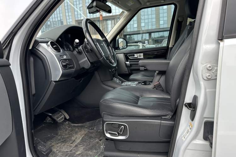 Used Land Rover Discovery 2016 3.0 SC Obsidian Black Heritage Edition SE
