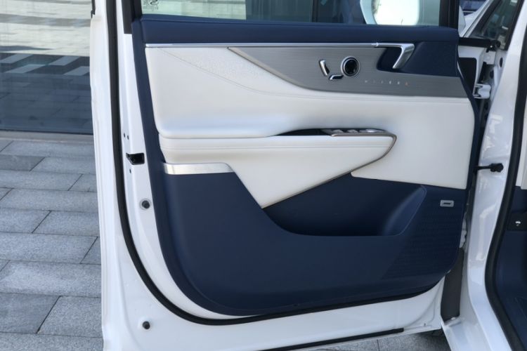 Used Buick GL8 New Energy 2024 Lu Zun Luxury Edition 7-Seater
