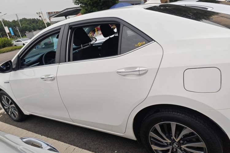 Used Toyota Corolla 2016 Dual-Engine 1.8L E-CVT Leading Edition
