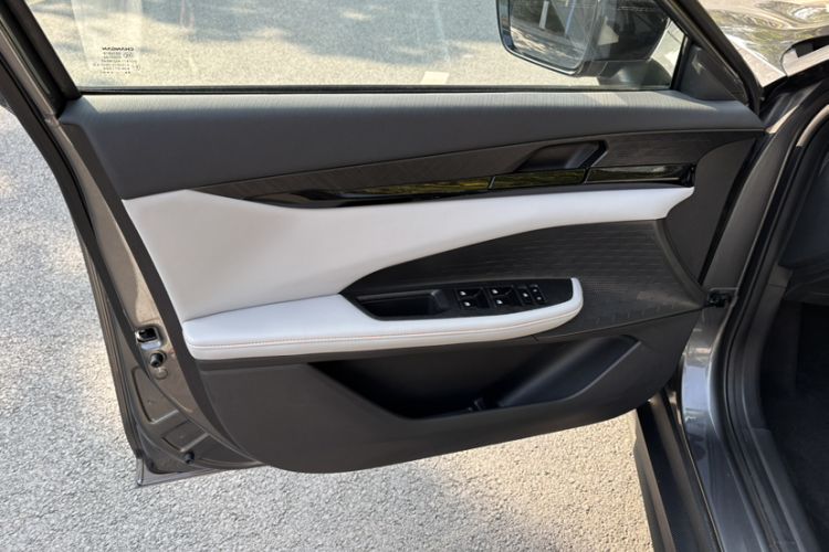 Used Changan UNI-V iDD 2024 Blue Whale Smart Electric iDD 136km ZhiKu Model