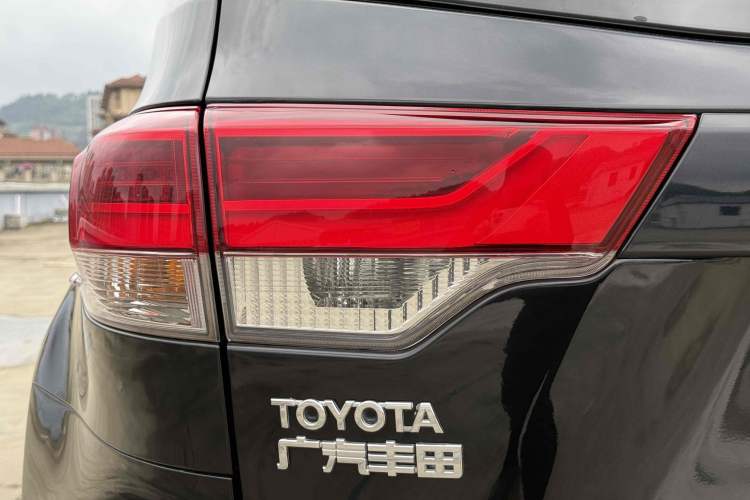 Used Toyota Highlander 2018 2.0T Two-Wheel Drive Elite Edition 7 Seats Emission Standard China V
