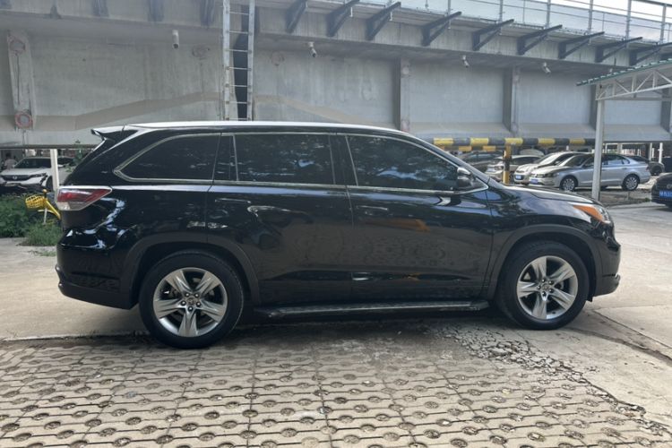 Used Toyota Highlander 2017 2.0T Two-Wheel Drive Luxury Edition 7 Seats
