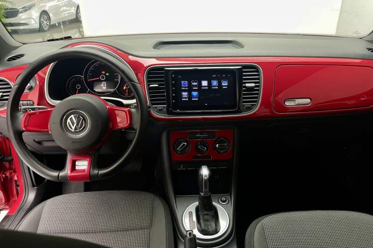 Used Volkswagen Beetle 2015 180TSI model
