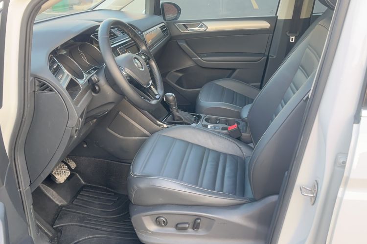 Used Volkswagen Touran 2016 Volkswagen Touran L 280TSI DSG Luxury Edition