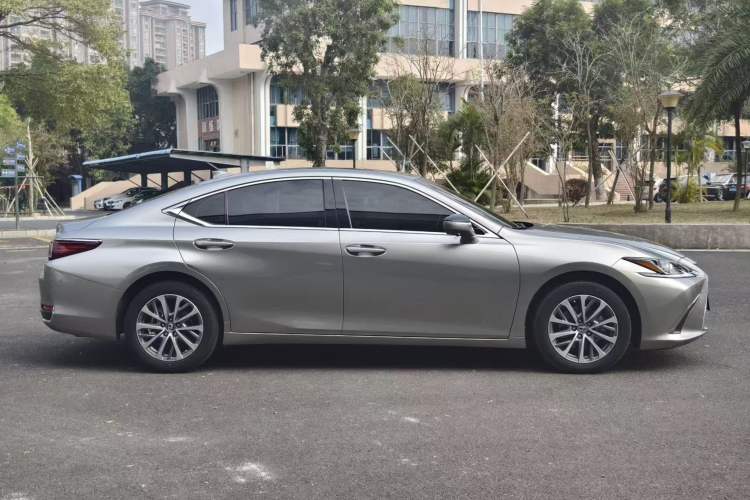 Used Lexus ES 2022 200 Excellence Edition
