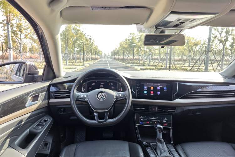 Used Volkswagen Passat 2020 330TSI Luxury Edition China VI
