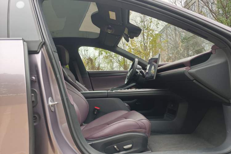 Used  SU7 2024 Rear-Drive Ultra-Long Range Advanced Pro-Level Intelligent Driving Version
