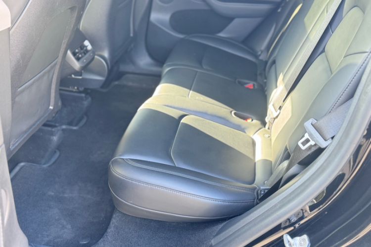 Used Tesla Model Y 2023 Long-Range All-Wheel-Drive Version
