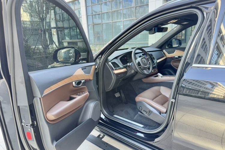 Used Volvo XC90 2023 B5 SmartDrive Luxury Edition 5 Seats
