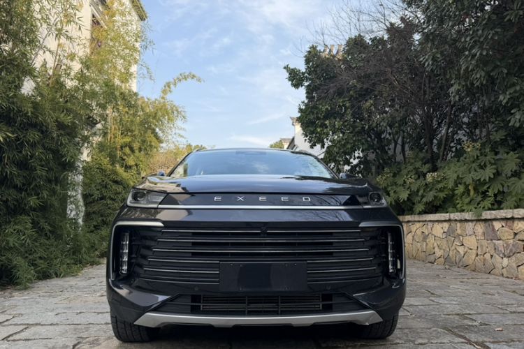 Used  Lingyun 2024 300T Two-Wheel Drive Starlight Edition
