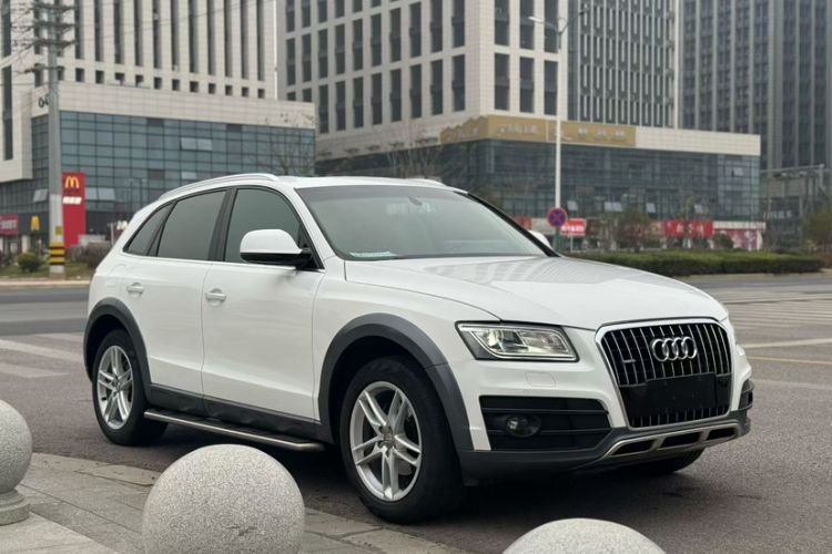 Used Audi Q5 2017 Plus 40 TFSI Technology Model
