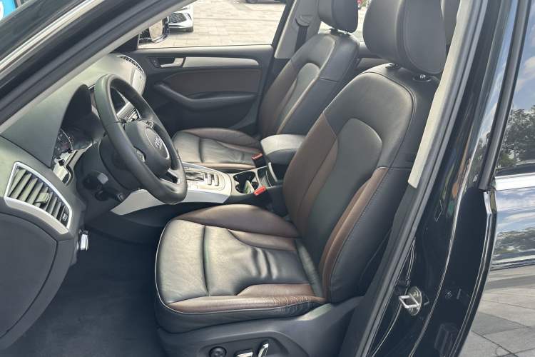 Used Audi Q5 2017 Plus 40 TFSI Technology Model
