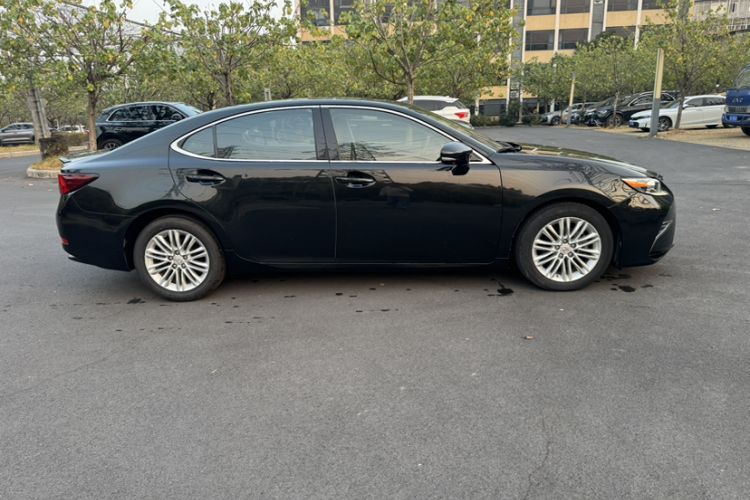 Used Lexus ES 2016 200 Midnight Special Limited Edition
