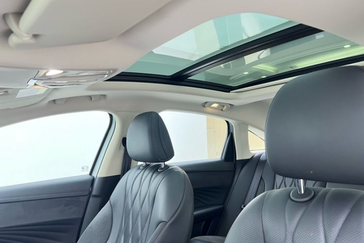 Used Roewe D7 2023 DMH 125km Flagship Edition
