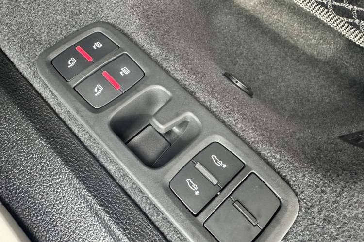 Used Audi Q7 2020 55 TFSI quattro S line sports model
