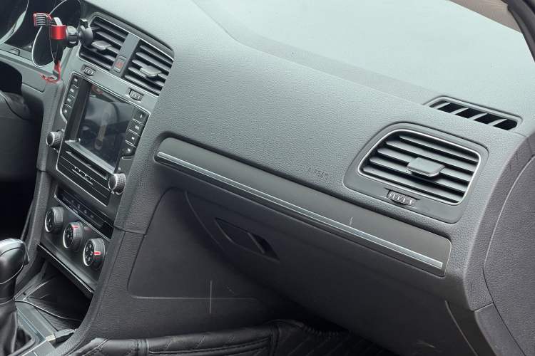 Used Volkswagen Golf 2016 230TSI Automatic Comfort Version
