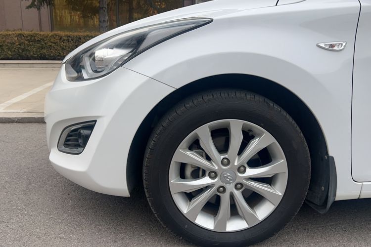 Used Hyundai Elantra (5th Generation / Langdong) 2016 1.6L Automatic Smart Version
