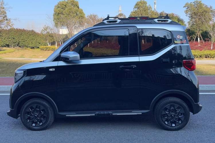 Used Wuling Hongguang MINIEV 2022 GAMEBOY 200km Gaming Edition with Lithium Iron Phosphate
