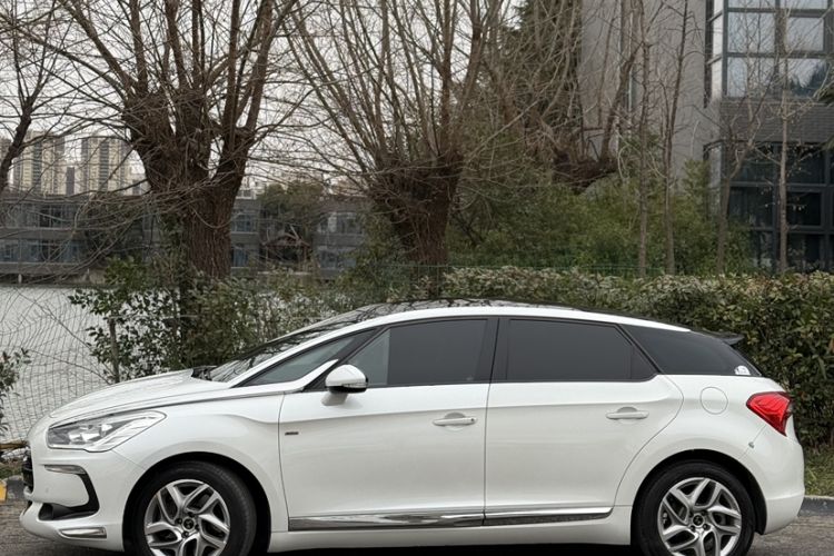 Used  5 2013 1.6T Elegant Edition THP200
