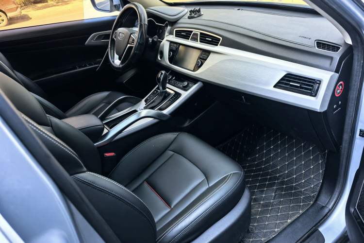 Used Geely Auto Emgrand X7 Sport 2018 1.8TD Automatic Two-Wheel Drive Zhiya Model
