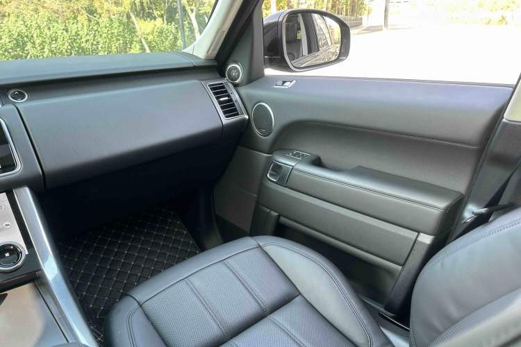 Used Land Rover Range Rover Sport 2021 3.0 L6 SE
