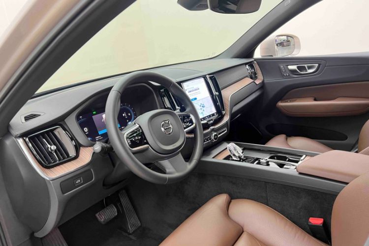 Used Volvo XC60 2023 B5 4x4 Smart Luxury Edition