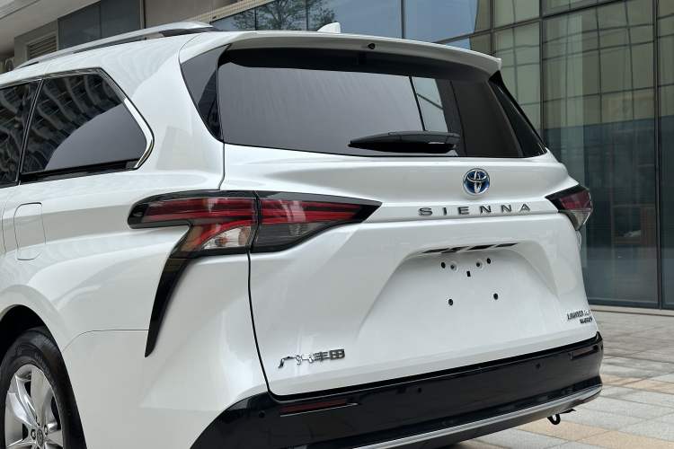 Used Toyota Sienna 2021 2.5L Hybrid Ultimate Edition
