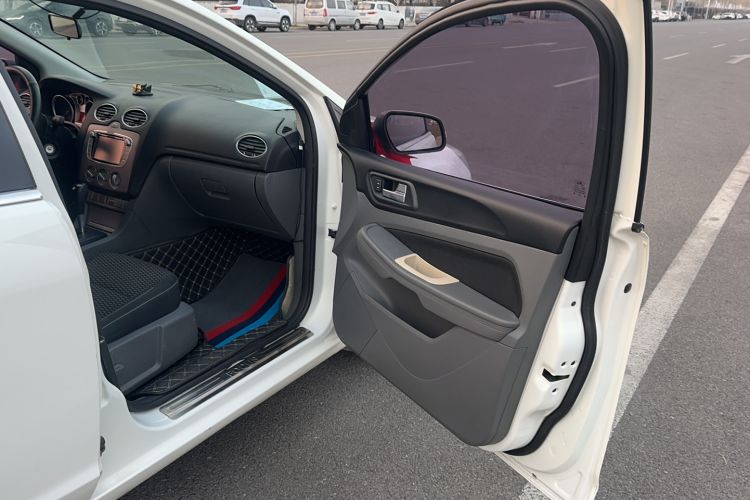 Used Ford Focus 2013 Hatchback Classic 1.8L Automatic Base Model