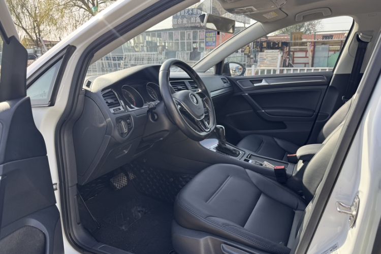 Used Volkswagen Golf 2017 230TSI Automatic Comfort Edition – Celebrating Milestone of One Million Units
