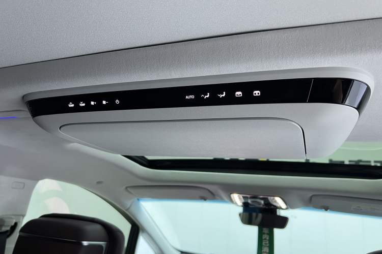 Used Buick Century 2025 2.0T Seven-Seater Yinshi Edition
