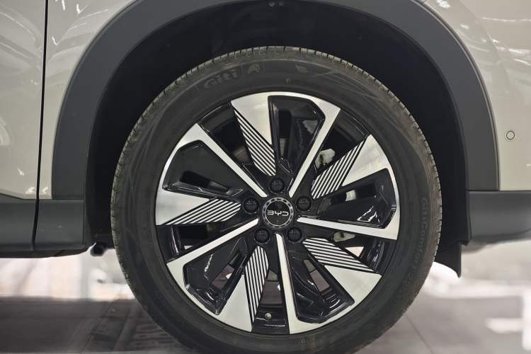 Used BYD Song PLUS New Energy 2025 EV 520km Premium Version
