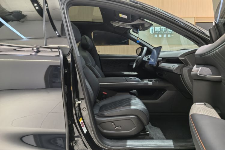 Used  S07 2023 200Max Range-Extended Version
