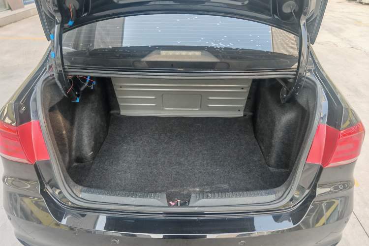 Used Volkswagen Santana 2016 1.6L Manual Fashion Edition
