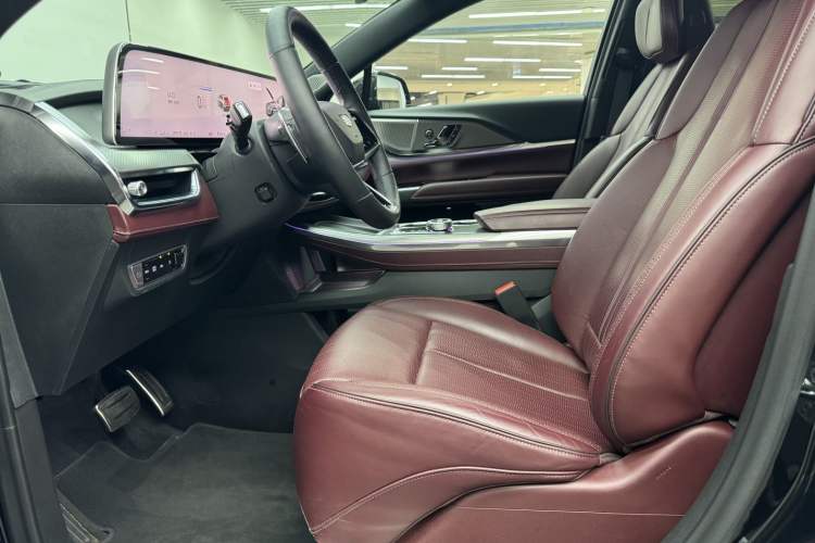 Used Cadillac XT5 2025 2.0T Platinum Edition
