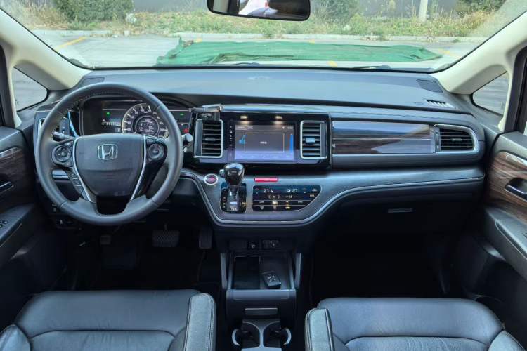 Used Honda Elysion 2016 2.4L Style Edition
