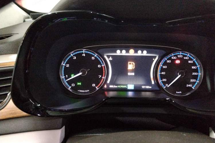 Used GAC Trumpchi GS8 2017 320T Two-Wheel Drive Luxury Smart Connectivity Version (7 Seats)
