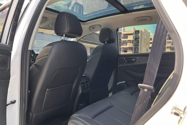 Used Roewe RX5 2023 PLUS 330TGI Automatic Trendsetting Smart Edition
