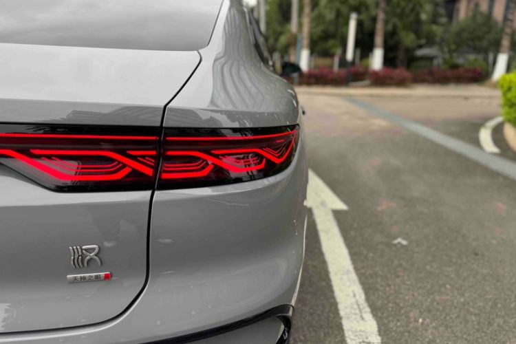 Used BYD Han 2025 DM-i Intelligent Driving Edition 125KM LiDAR Flagship Model
