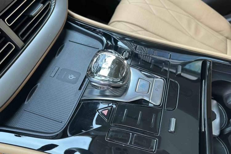 Used Denza D9 2024 DM-i 980 Four-Wheel Drive Prestige Model