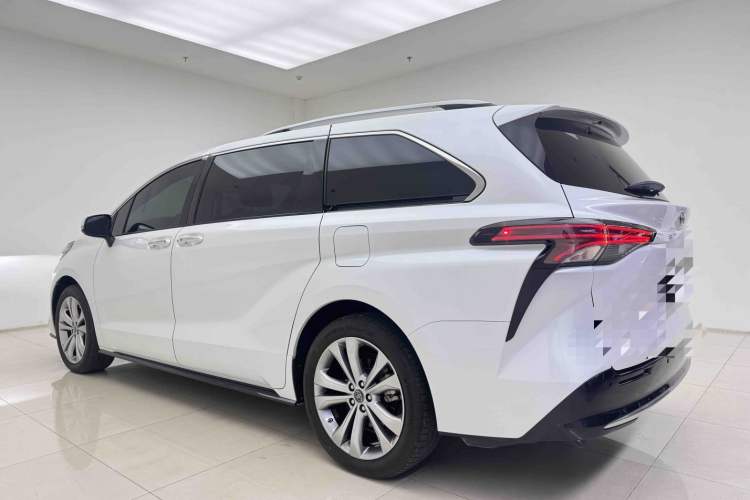 Used Toyota Sienna 2023 2.5L Hybrid Deluxe Edition
