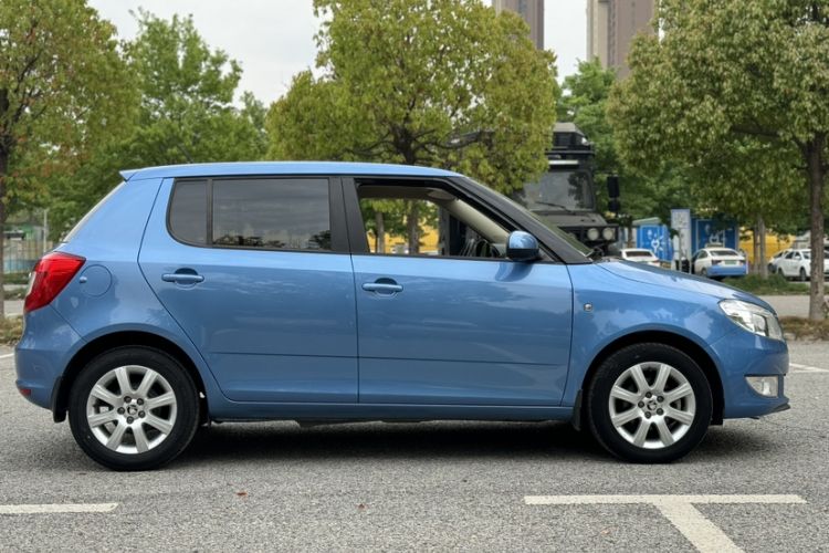 Used Skoda Fabia 2014 1.4L Automatic Crystal Edition
