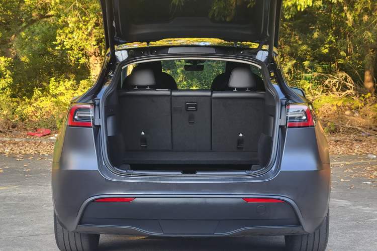 Used Tesla Model Y 2024 Rear-Wheel-Drive Version
