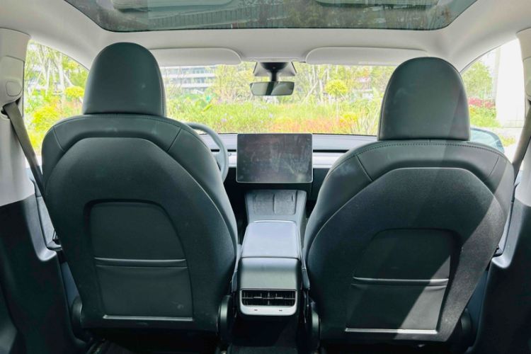 Used Tesla Model Y 2023 Long-Range All-Wheel-Drive Version
