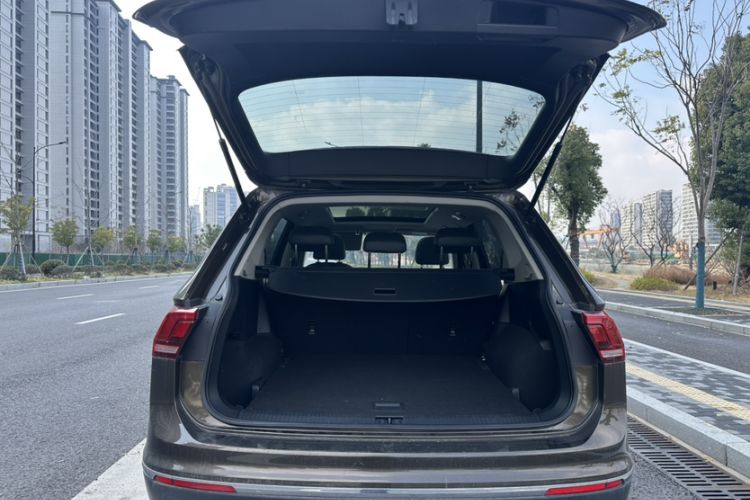 Used Volkswagen Tiguan L 2021 280TSI Automatic Two-Wheel Drive Smart Edition
