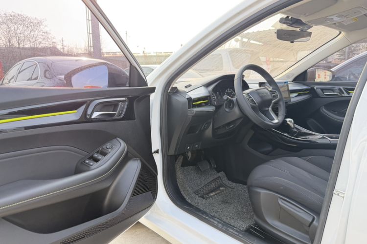 Used Roewe i5 2021 1.5L CVT Platinum Edition
