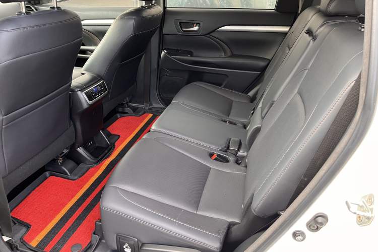 Used Toyota Highlander 2018 2.0T Four-Wheel Drive Luxury Edition 7 Seats China V Emission Standard
