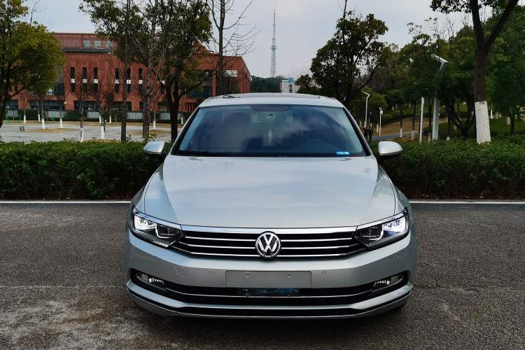 Used Volkswagen Magotan 2019 330TSI DSG Leading Edition China V Standard
