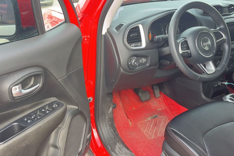 Used  Renegade 2019 220T Automatic Standard Edition
